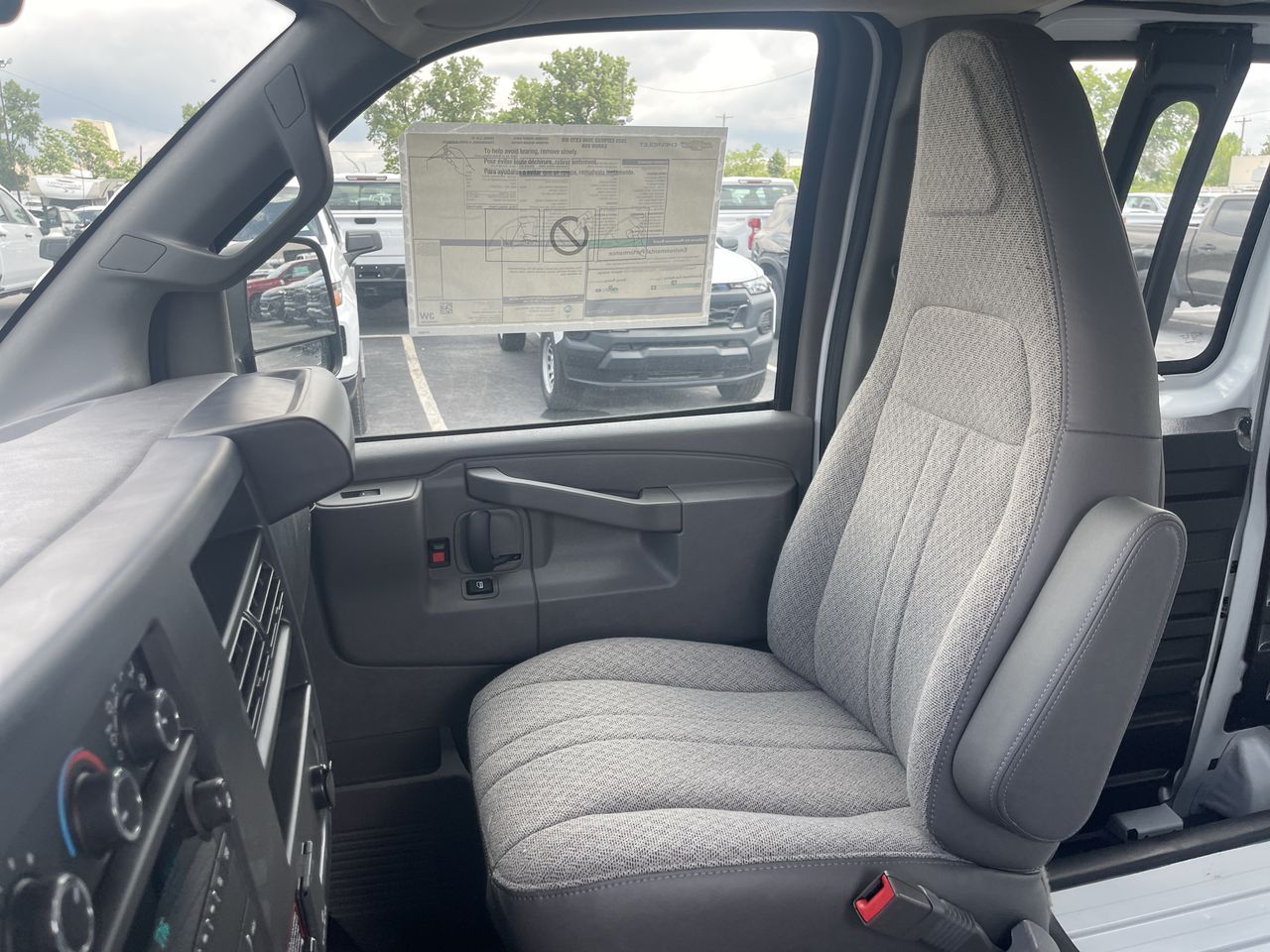 2025 Chevrolet Express Cargo 3500 WT