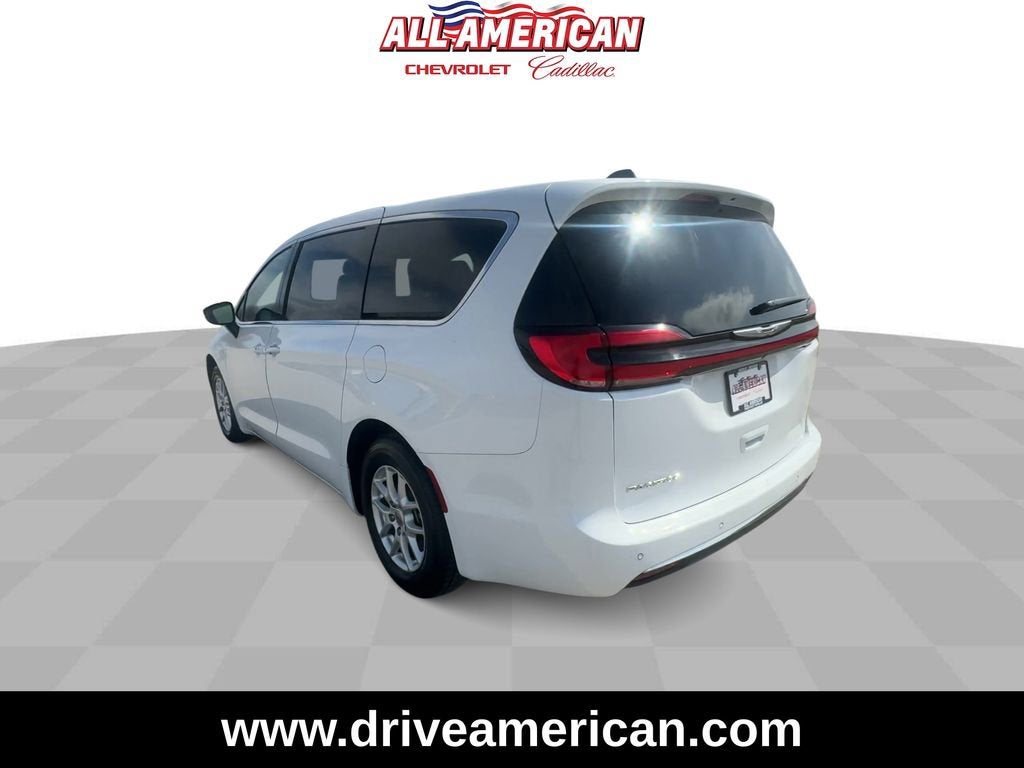 2025 Chrysler Pacifica Select