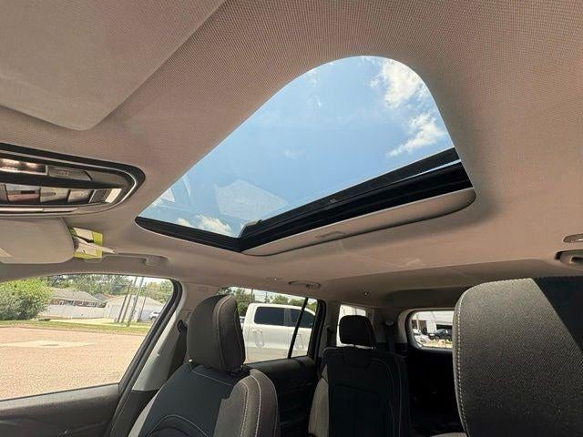 2023 Jeep Grand Cherokee L Laredo 4x4