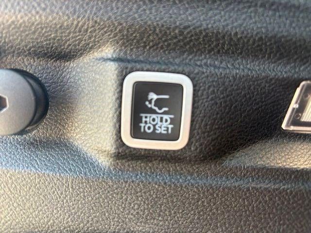 2023 Jeep Grand Cherokee L Laredo 4x4