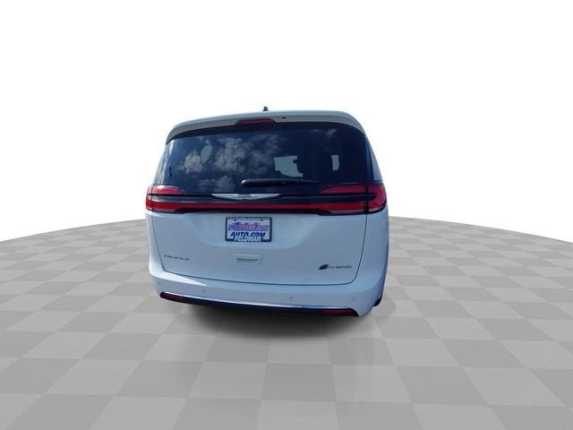 2024 Chrysler Pacifica Hybrid Select