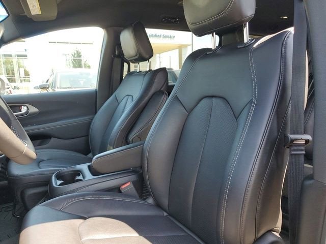 2025 Chrysler Pacifica Hybrid Select