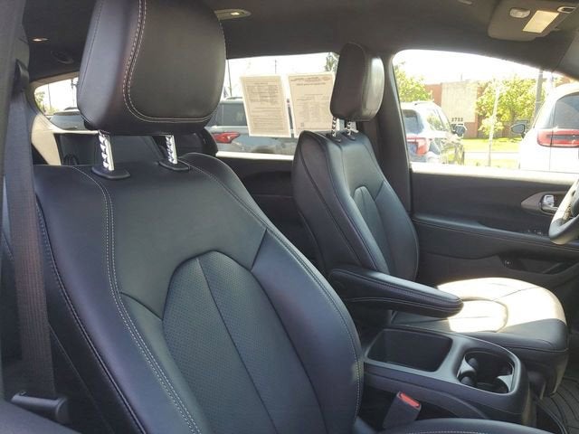 2025 Chrysler Pacifica Hybrid Select