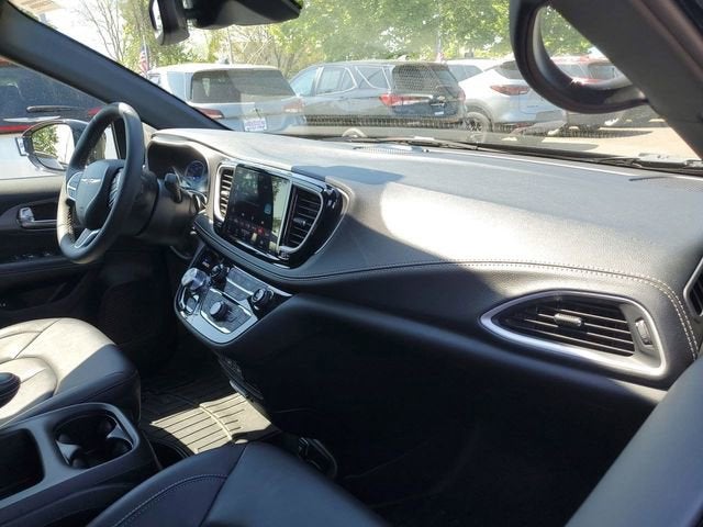 2025 Chrysler Pacifica Hybrid Select