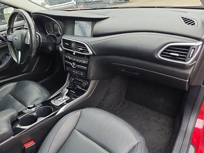2017 INFINITI QX30 Premium