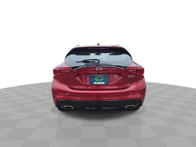 2017 INFINITI QX30 Premium