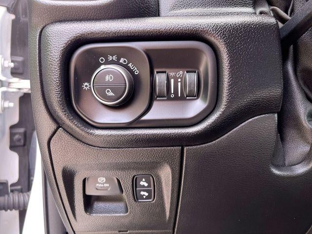 2019 RAM 1500 Big Horn/Lone Star Crew Cab 4x4 5'7" Box