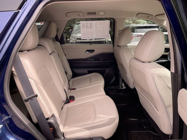 2023 Nissan Pathfinder SL 4WD