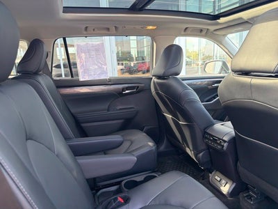 2026 Toyota Highlander Hybrid Platinum