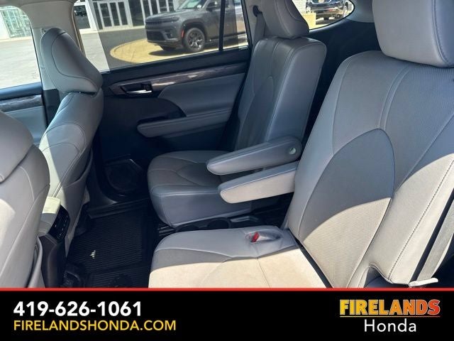 2022 Toyota Highlander Hybrid Limited
