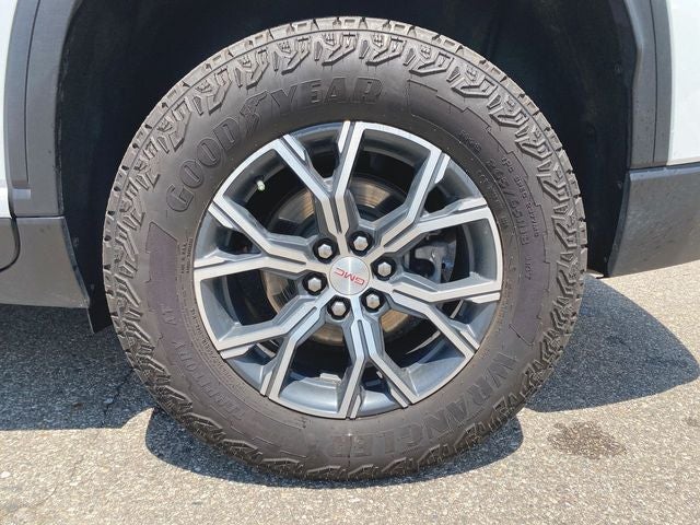 2024 GMC Acadia AT4