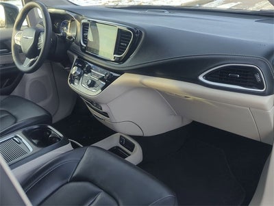 2024 Chrysler Pacifica Hybrid Select