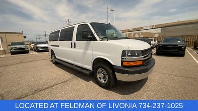 2025 Chevrolet Express Passenger 1LT