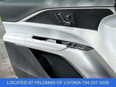 2024 Cadillac LYRIQ Luxury 2