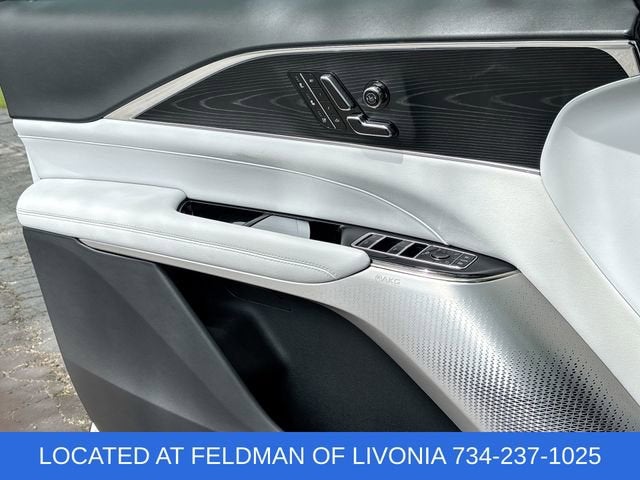 2024 Cadillac LYRIQ Luxury 2