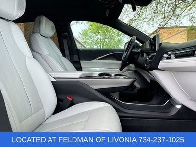 2024 Cadillac LYRIQ Luxury 2