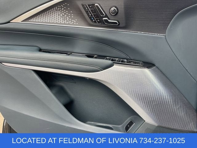 2024 Cadillac LYRIQ Sport 3