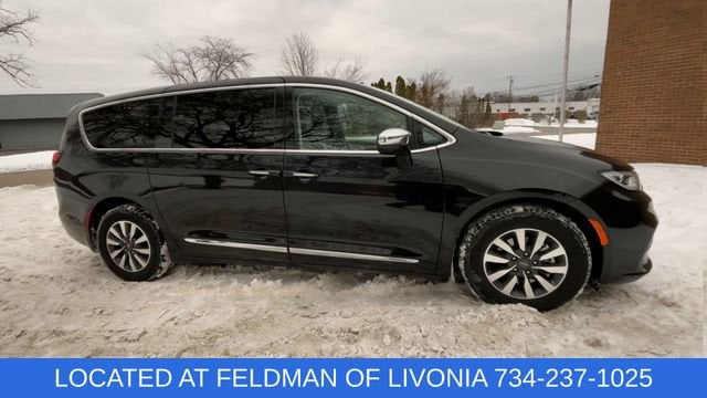 2023 Chrysler Pacifica Hybrid Limited