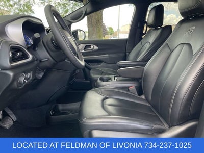 2024 Chrysler Pacifica Hybrid S Appearance Pkg