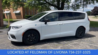 2024 Chrysler Pacifica Hybrid S Appearance Pkg