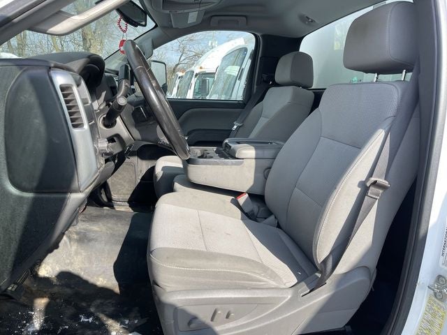 2019 Chevrolet Silverado 5500HD BOX TRUCK