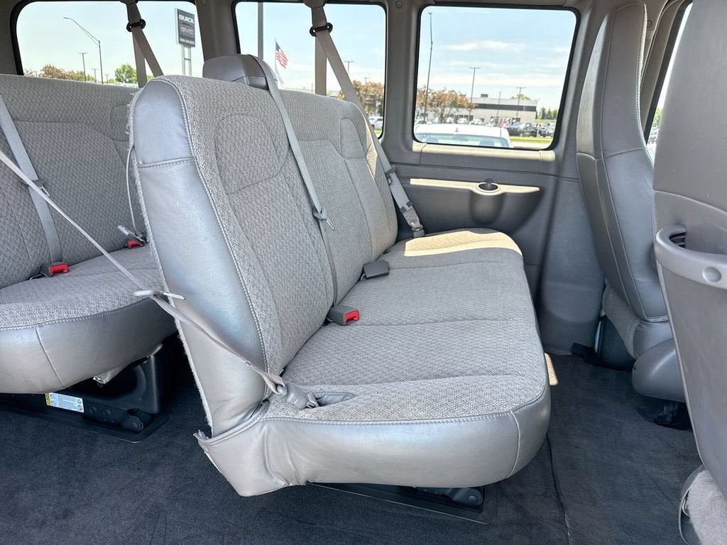 2022 Chevrolet Express Passenger 2500 1LT