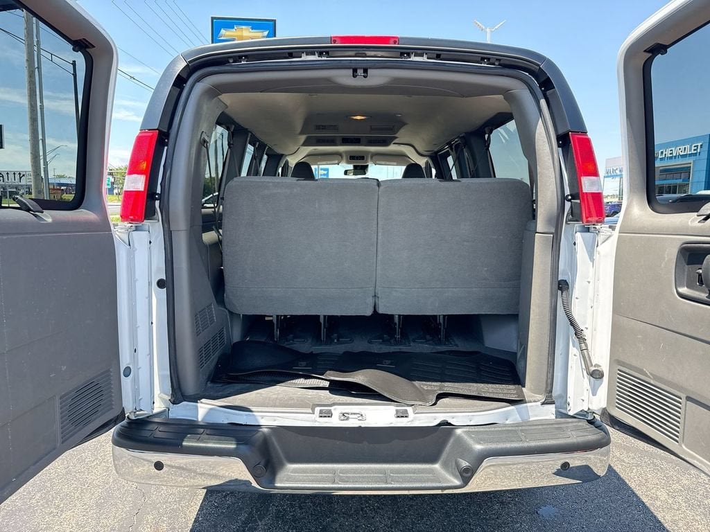 2022 Chevrolet Express Passenger 2500 1LT