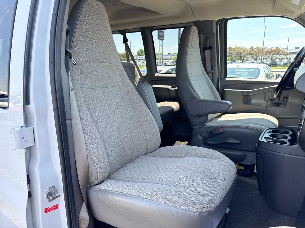 2022 Chevrolet Express Passenger 2500 1LT