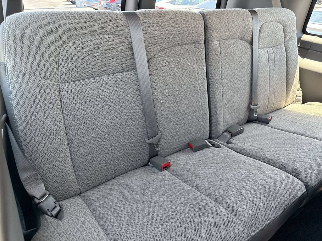 2022 Chevrolet Express Passenger 2500 1LT