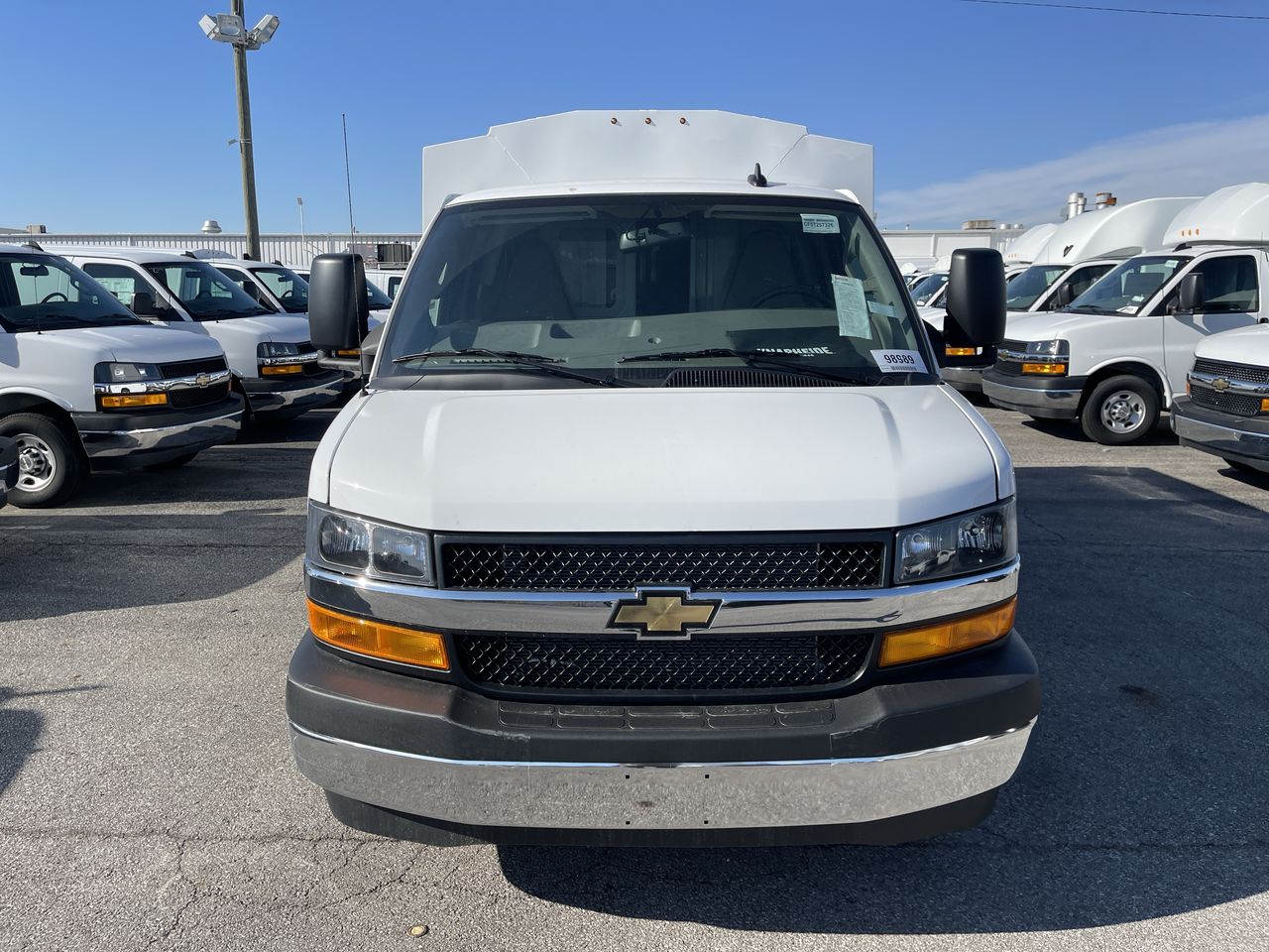 2025 Chevrolet Express Cutaway 3500 1WT