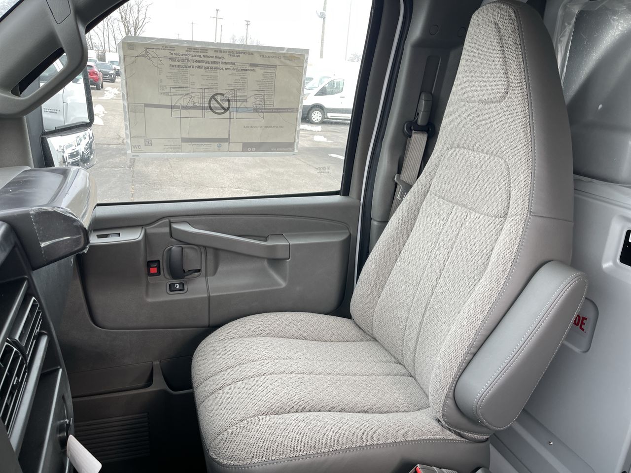 2025 Chevrolet Express Cutaway 3500 1WT