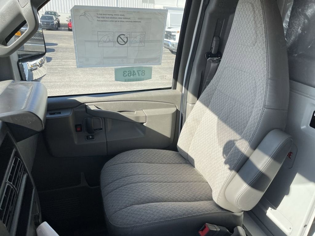 2025 Chevrolet Express Cutaway 3500 1WT