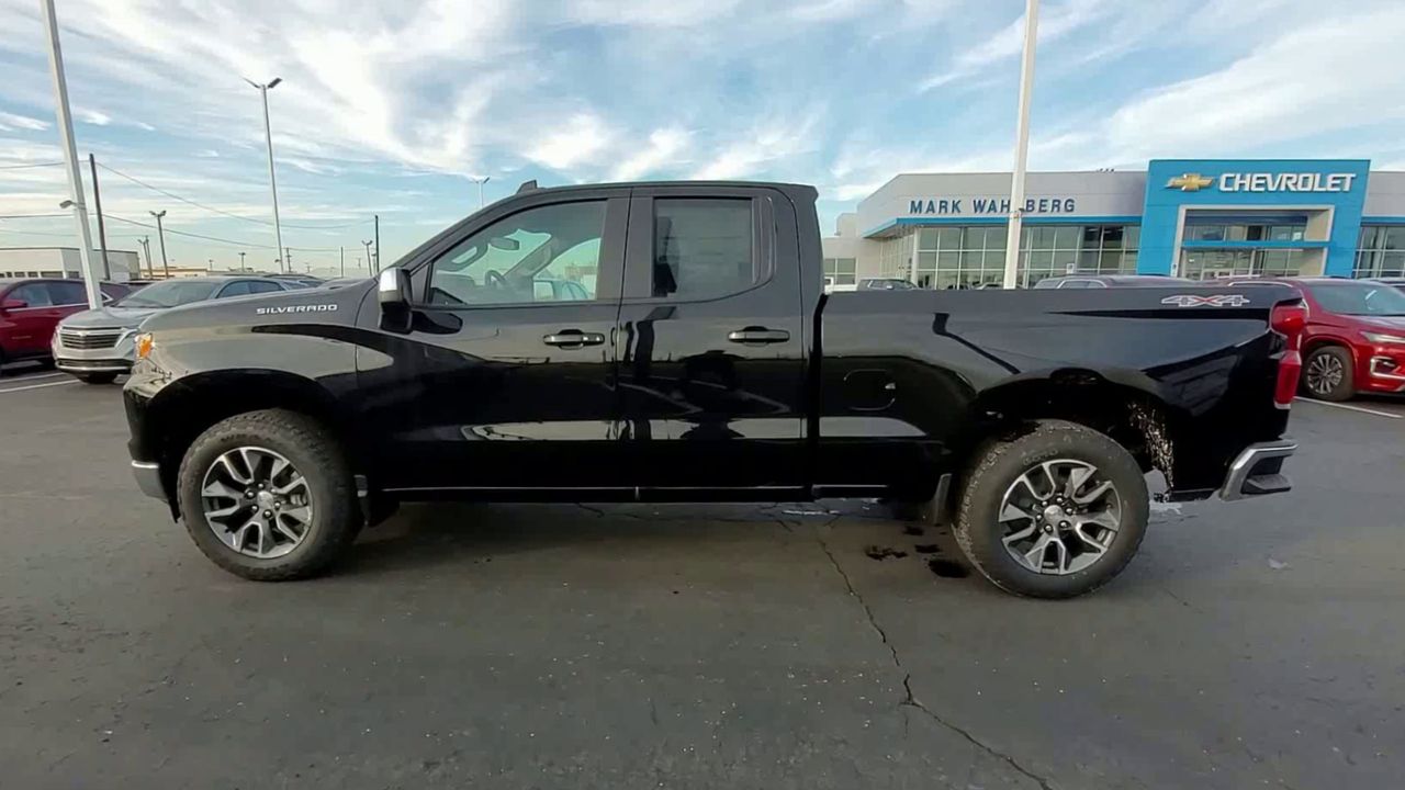 2022 Chevrolet Silverado 1500 LT (2FL)