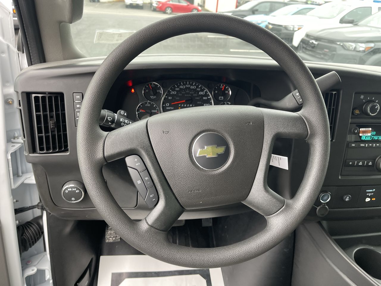 2025 Chevrolet Express Cargo WT