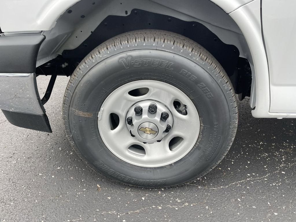 2025 Chevrolet Express Cargo WT