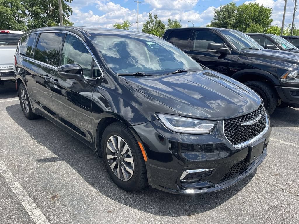 2023 Chrysler Pacifica Hybrid Touring L
