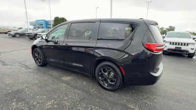 2022 Chrysler Pacifica Hybrid Touring L