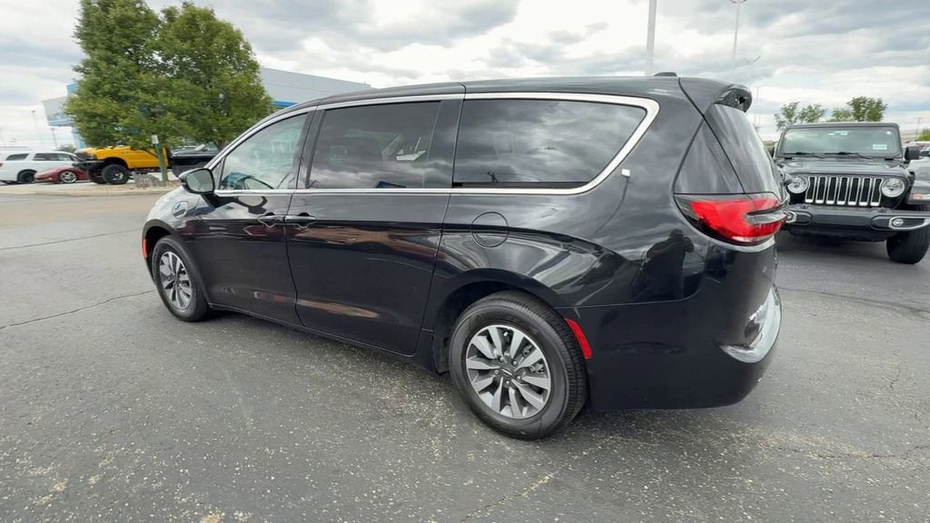 2024 Chrysler Pacifica Hybrid Select