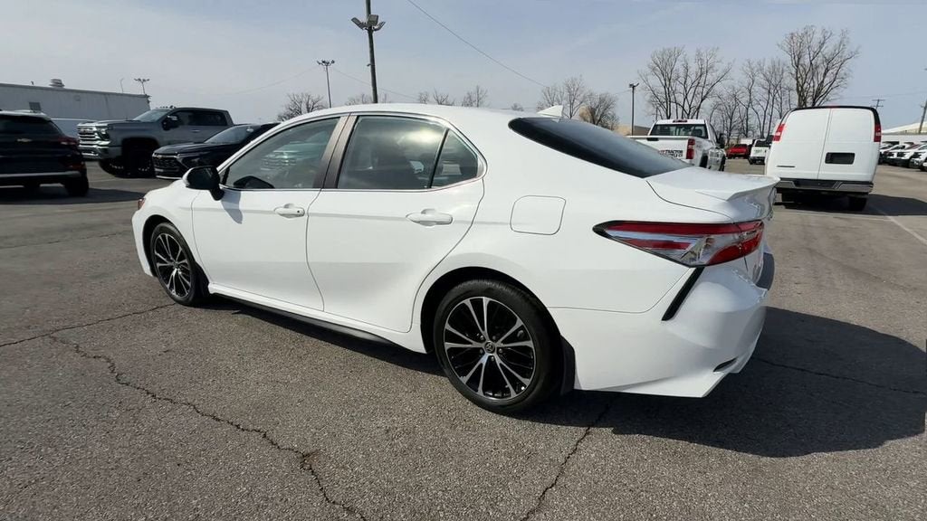 2020 Toyota Camry SE