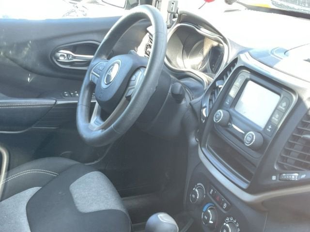 2016 Jeep Cherokee Sport