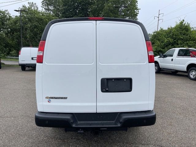 2025 Chevrolet Express Cargo WT