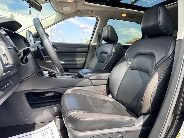 2023 Nissan Pathfinder SL 4WD