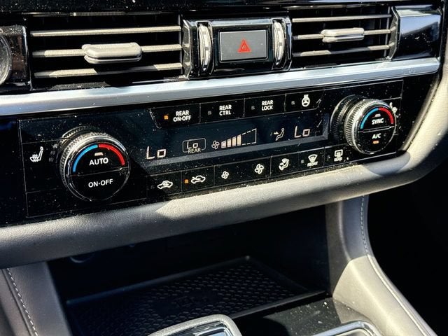 2023 Nissan Pathfinder SL 4WD