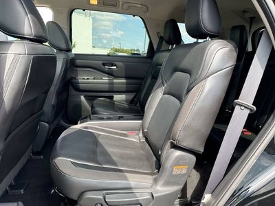 2023 Nissan Pathfinder SL 4WD